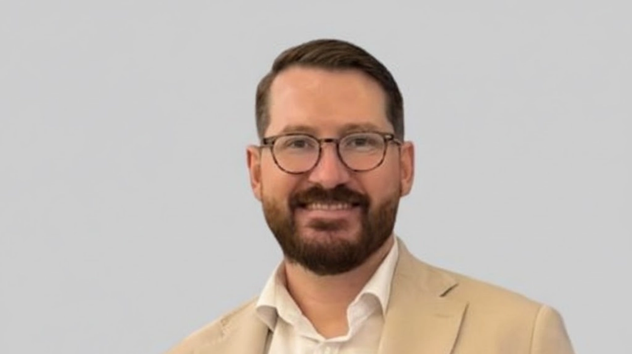 Name and Shame UAE Agent: Thomas Morris