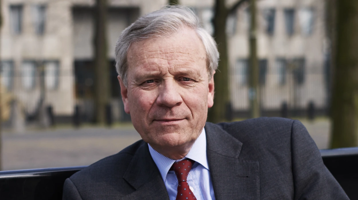 Name and Shame UAE Agent: Jaap de Hoop Scheffer